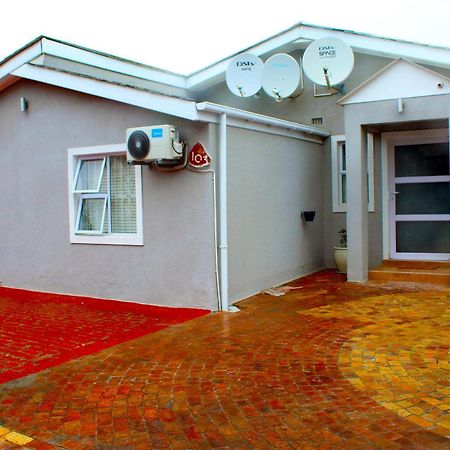 103Onwallace Self Catering Guest House Le Cap Extérieur photo