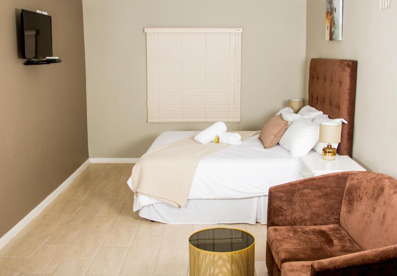 103Onwallace Self Catering Guest House Le Cap Extérieur photo